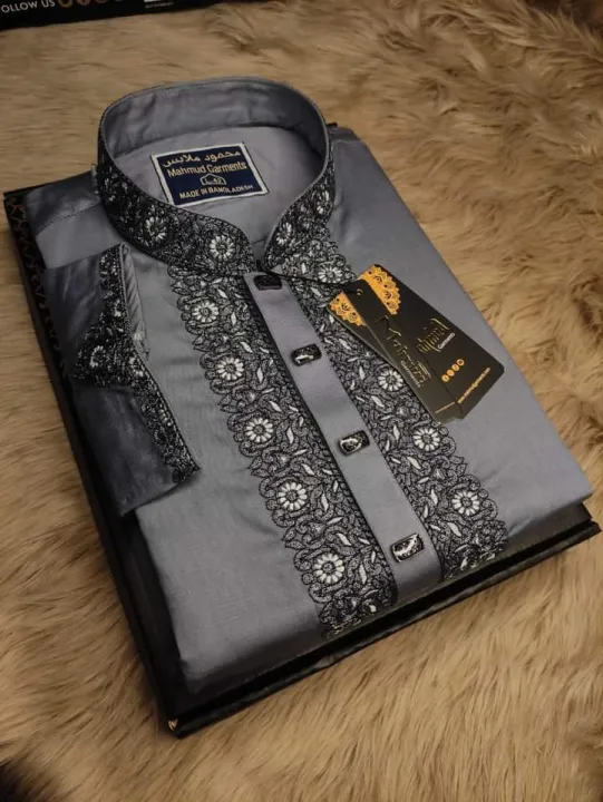 BEEBEST Gravity Sensor Induction Portable Multifunctional Flashlight